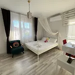 Vila With Private Pool In Alacati *
