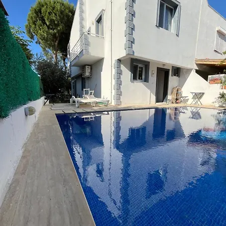 Villa With Private Pool In Alacati *
