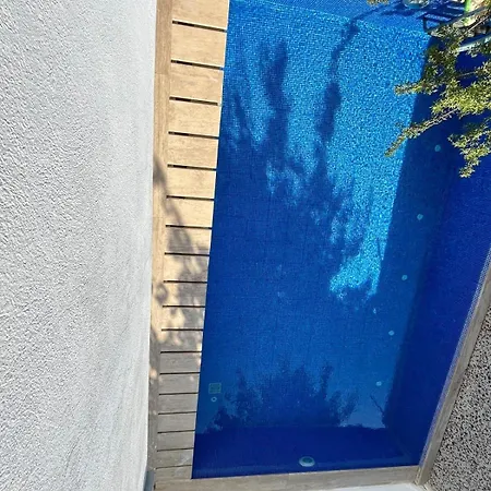 Villa With Private Pool In Alacati Çeşme