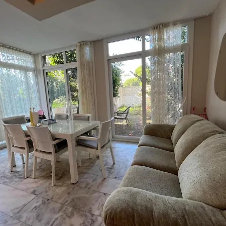 Villa With Private Pool In Alaçatı *