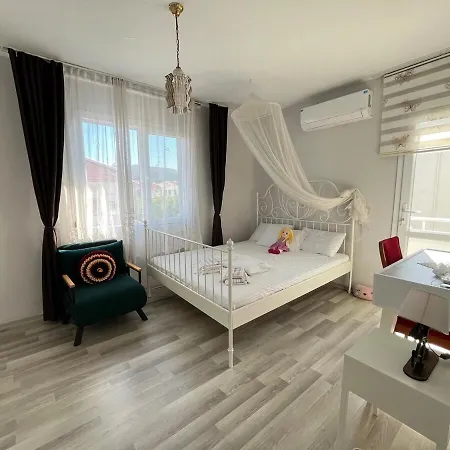 Villa With Private Pool In Alaçatı *