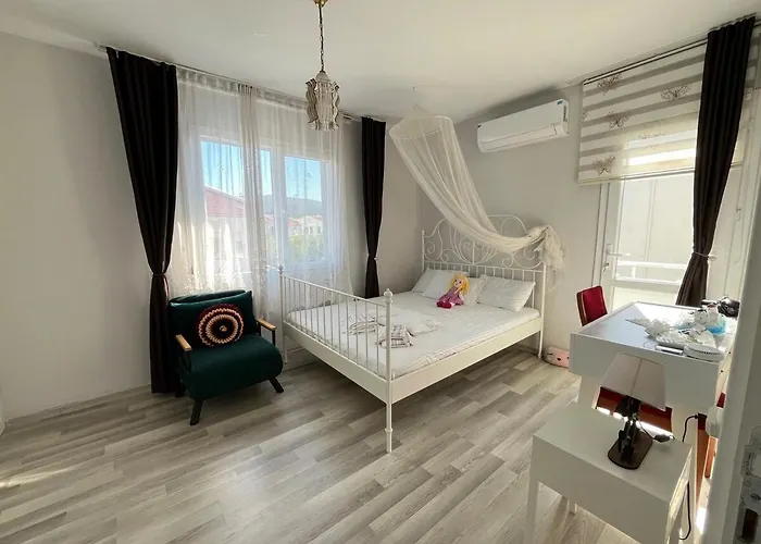 Villa With Private Pool In Alaçatı *